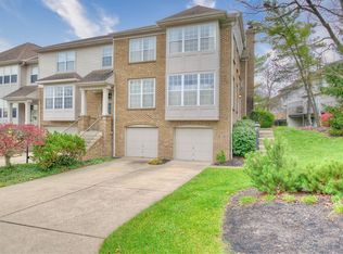 1663 Castle Hill Ln, Fort Wright, KY 41011