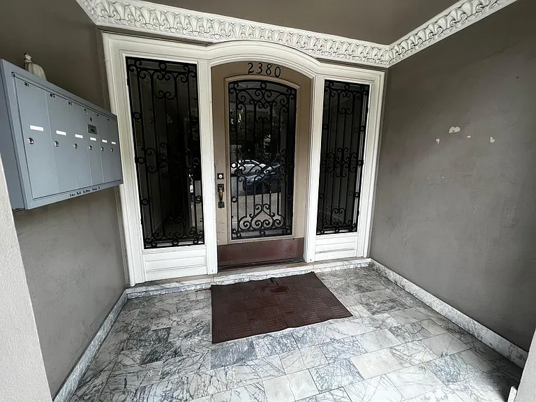 2380 Washington St #1 — Photo 2