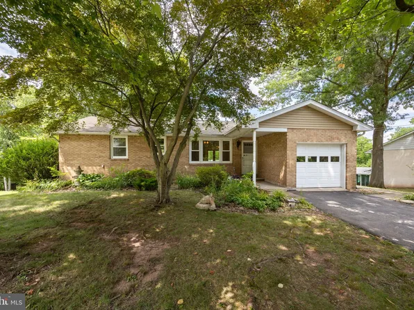 35 Oak Rd, Collegeville, PA 19426