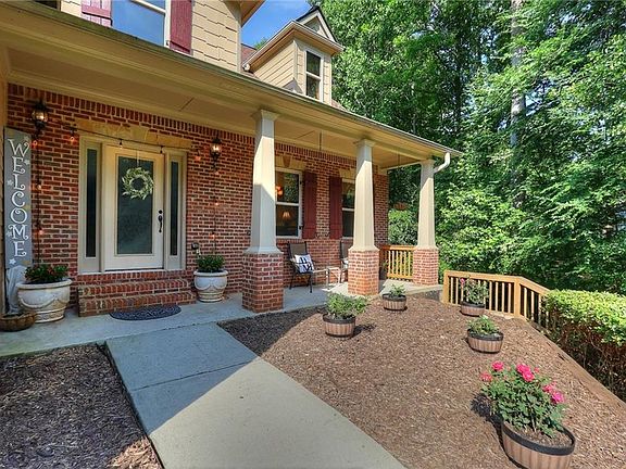 3rd image of 215 Lake Vista Dr