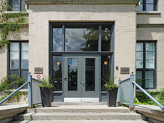 3rd image of 589 Rideau St #405