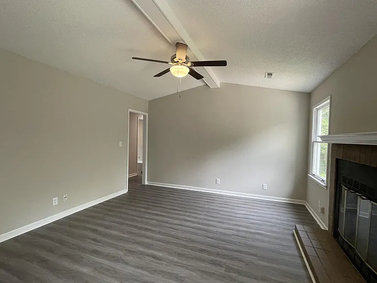 120 Springfield Ln — Photo 8