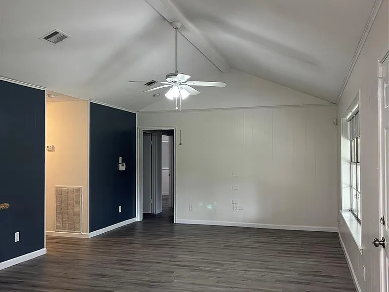 5008 Rockland Dr — Photo 3