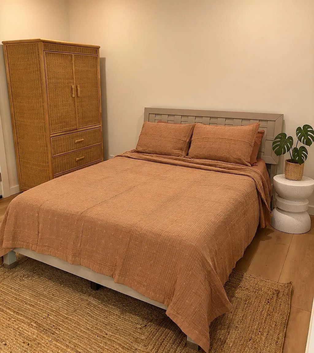 Studio, 400 sqft, $3,200 — Photo 4