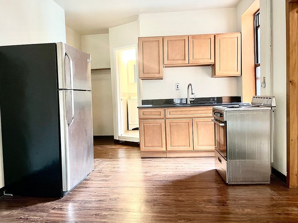 1st image of 225 E 35th St #15