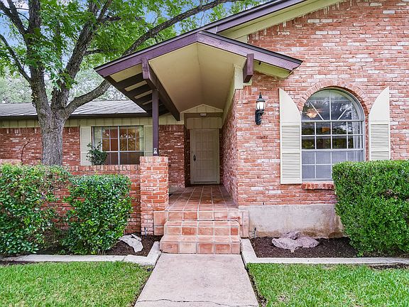 2nd image of 8902 Balcones Club Dr