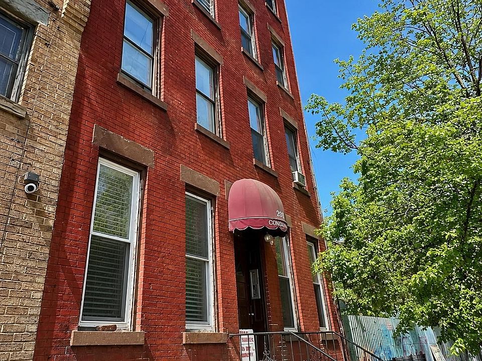 1st image of 207 15th St #1L