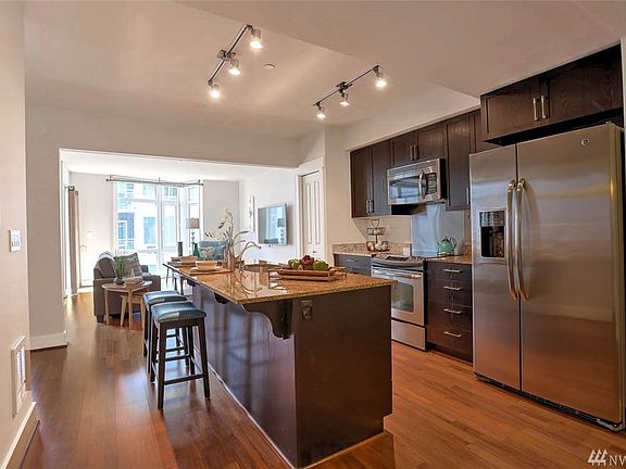 5th image of 699 John St Unit 713