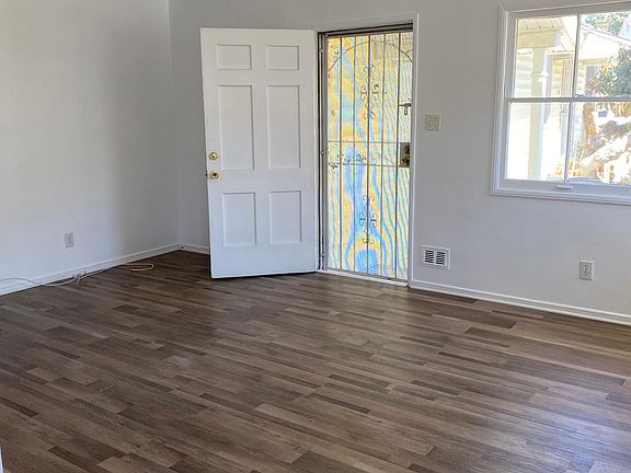 5th image of 2425 Schoolside Ave