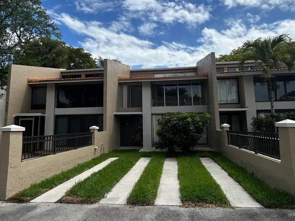 750 E Coco Plum Circle #2, Plantation, FL 33324