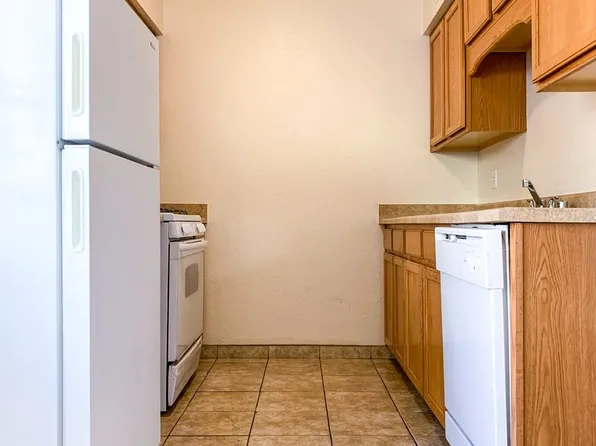 2-Bedroom Apartments with Lots of Storage, 3504 Lafayette Dr NE APT D, Albuquerque, NM 87107