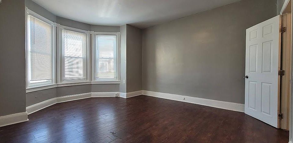 1st image of 5138 Ludlow St Floor 2