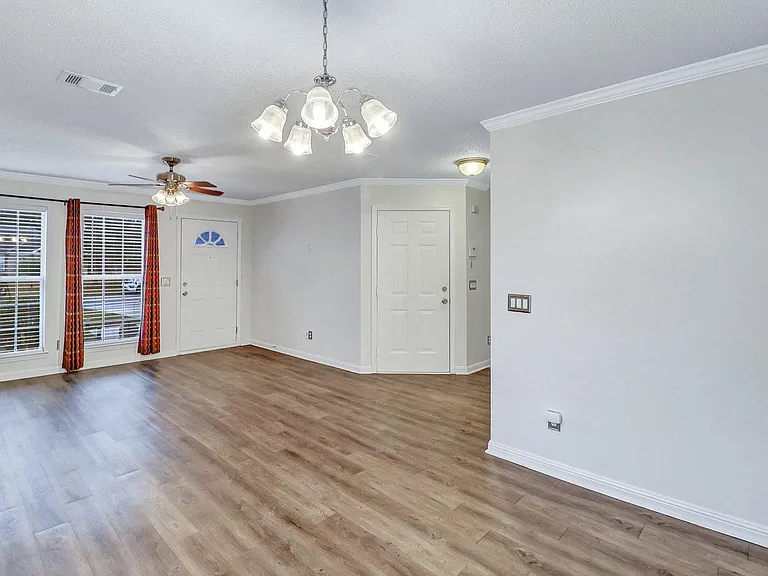 106 Silverton Rd — Photo 7