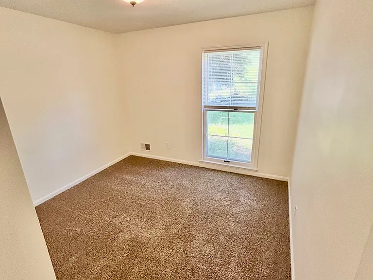 925 Fenley Ave — Photo 17