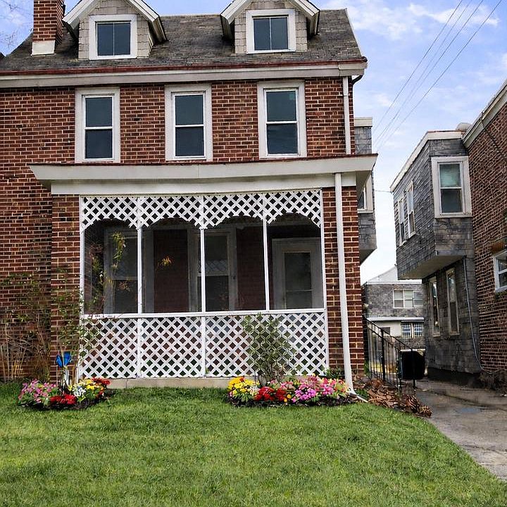 1st image of 213 W 35th St