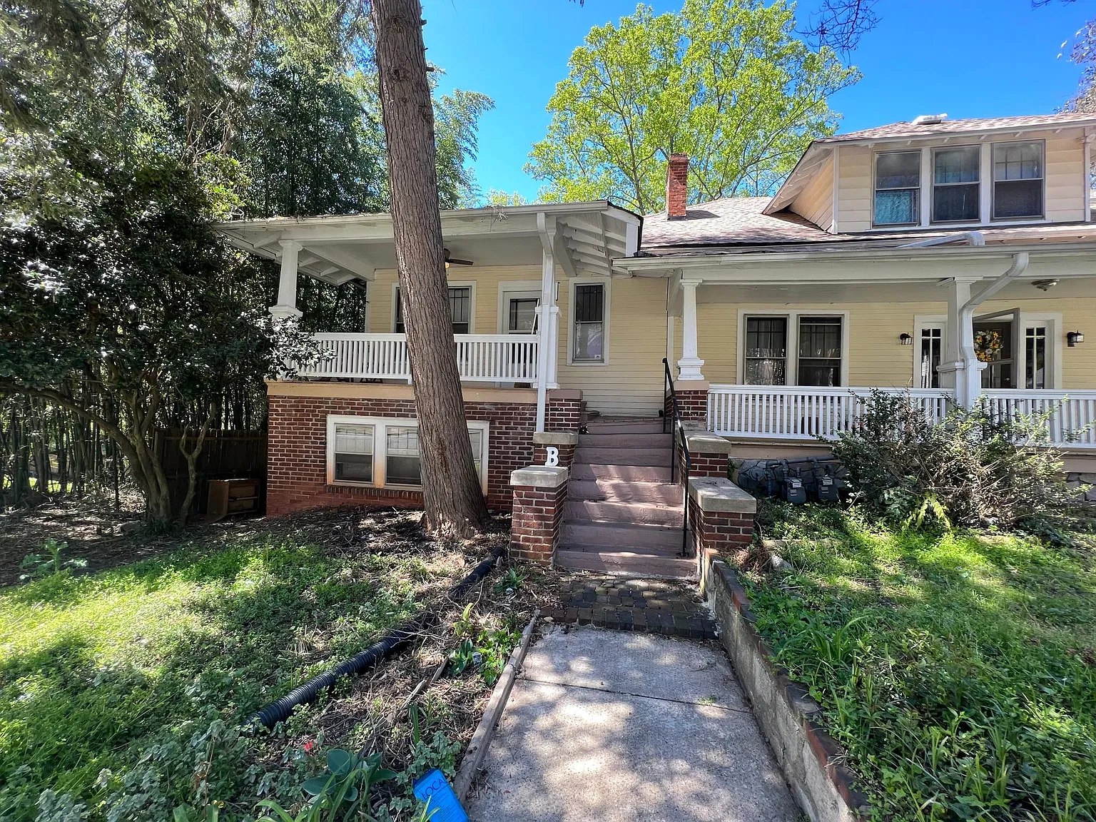 1131 W End Blvd — Photo 1