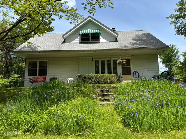 27 Rutherford Road, West Sand Lake, NY 12196