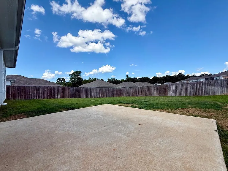 1404 Monterey Dr — Photo 17