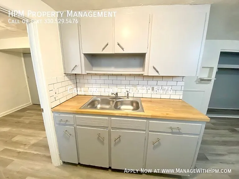 1415 Yale Ave NW #9 — Photo 3