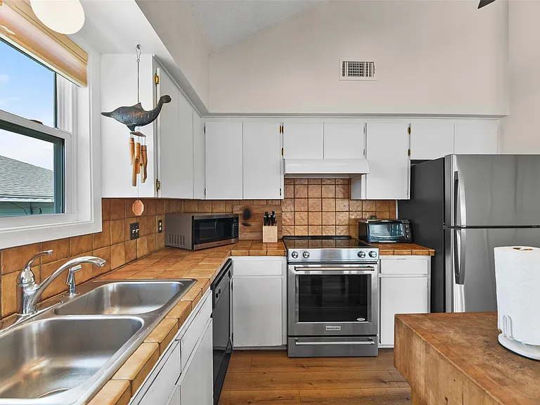 22101 Guadalupe Dr — Photo 13