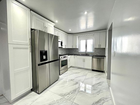 4th image of 452 Tysens Ln Floor 1
