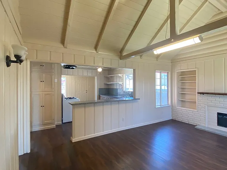120 W Mountain View St — Photo 2