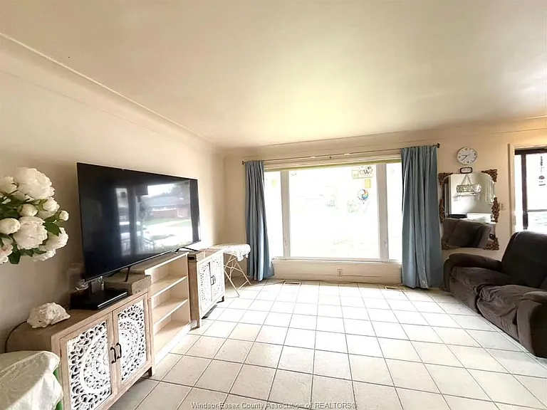 3863 Longfellow Ave — Photo 2