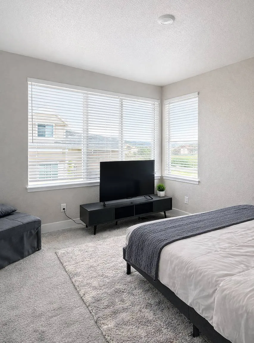 5 bed, 2460 sqft, $850 — Photo 3