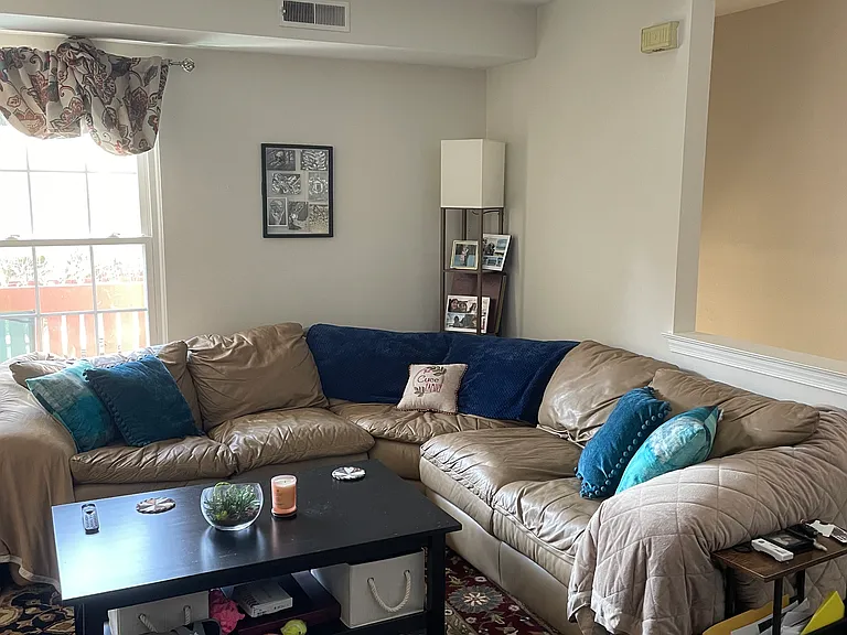 11 Woodbine Ct — Photo 2