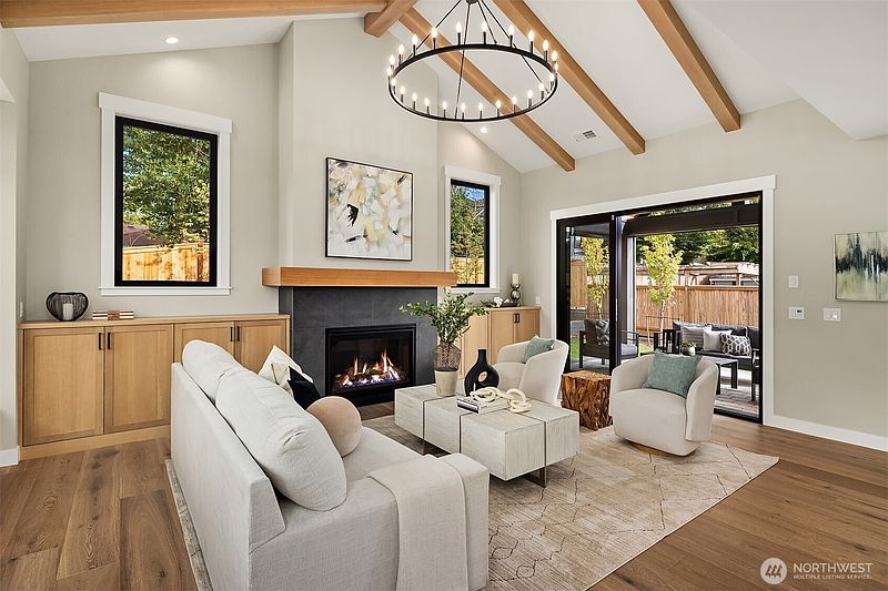 4th image of 8040 Forest Drive NE