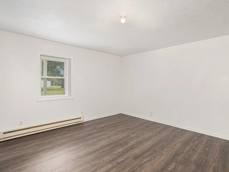 2 bed, 1.0 bath, $800 — Photo 4
