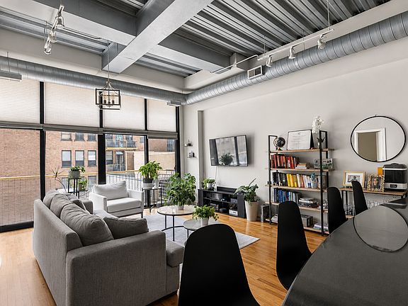 3rd image of 1910 S Indiana Ave APT 417