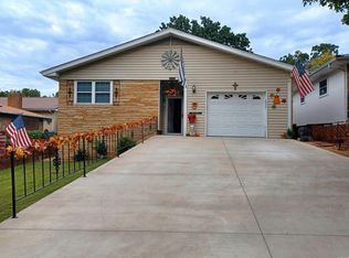 1004 S Manor Dr, Horseshoe Bend, AR 72512