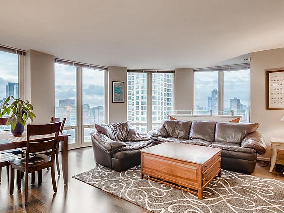 3rd image of 345 N La Salle Dr APT 2701