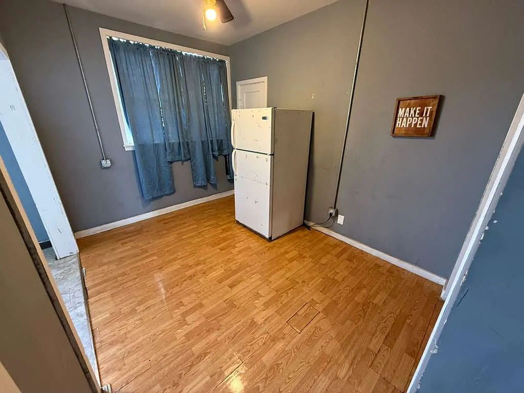 Building Photo - 712 Brook Ave #3