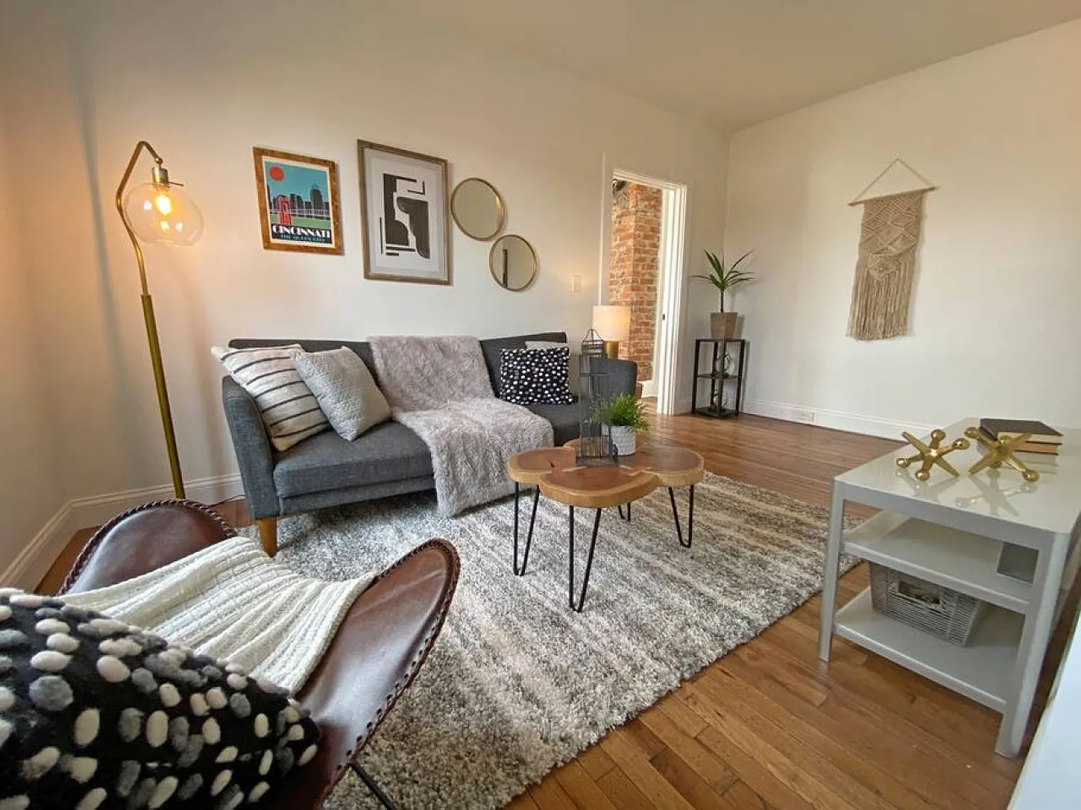 2 bed, 1.0 bath, 1076 sqft, $2,493 — Photo 2