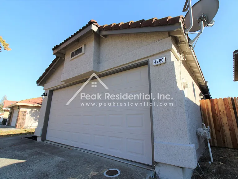 4780 Camino Royale Dr — Photo 2