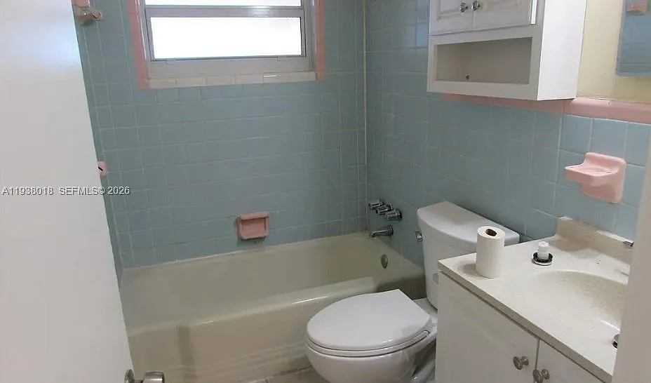 2 bed, 1.0 bath, 806 sqft, $1,700 — Photo 4
