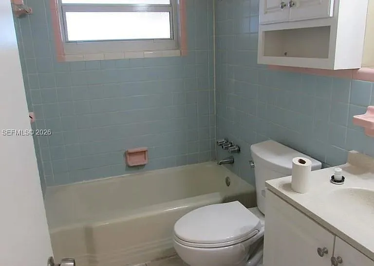 3011 Saint Charles St — Photo 4