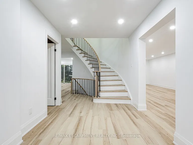 2104 Mississauga Rd — Photo 2