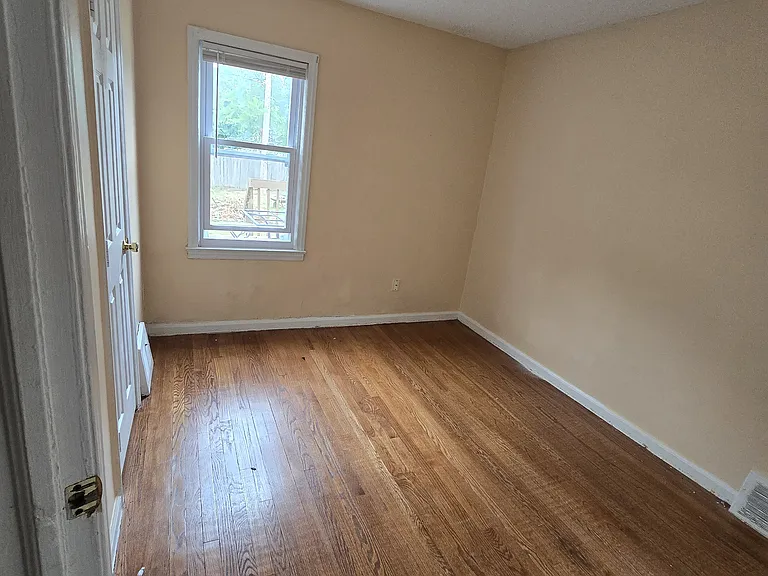 21227 Panama St — Photo 5