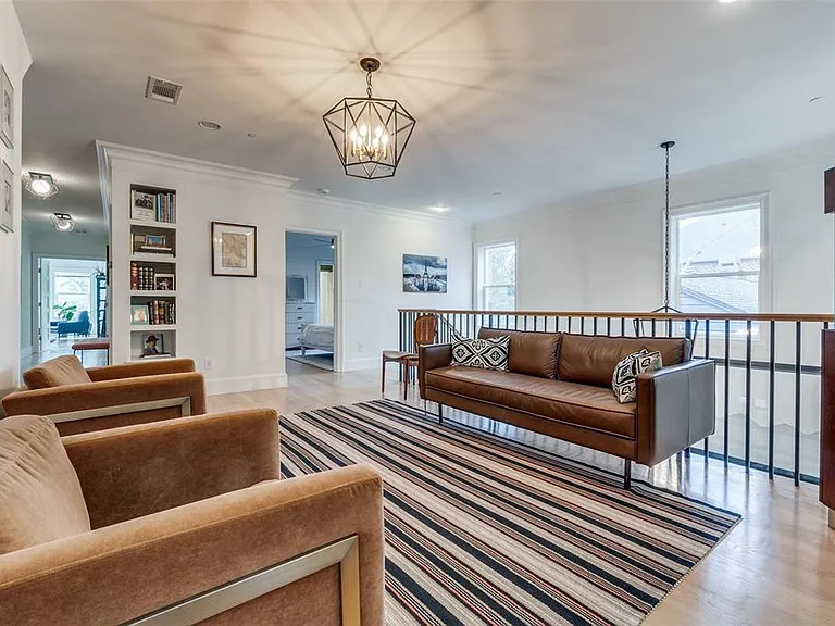 2829 Dyer St — Photo 18
