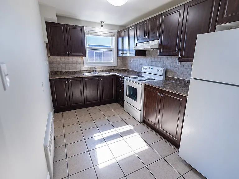 143 Westchester Cres — Photo 4