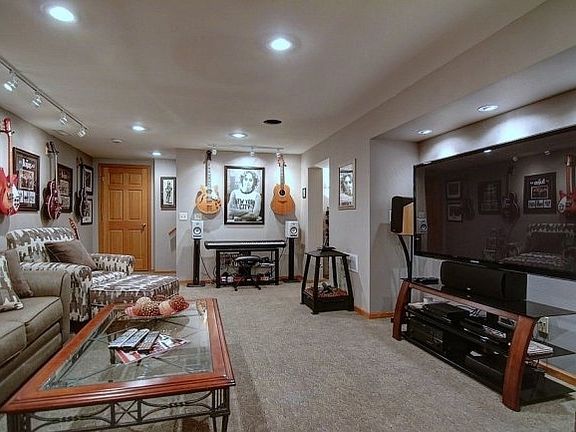 4th image of 5826 Schumann Dr