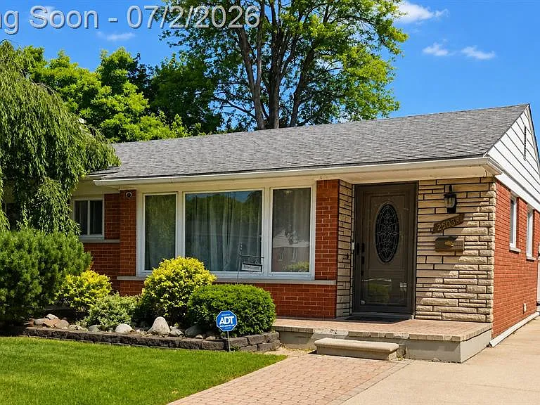 25038 Chernick St — Photo 1