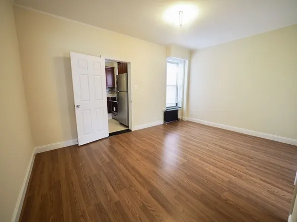 25-45 18th Street image 9 of 26