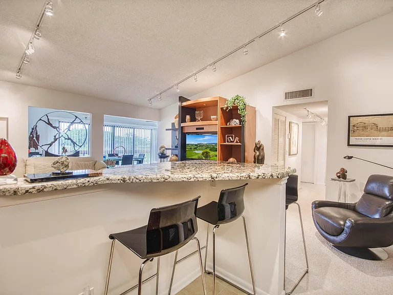 1111 Duncan Cir #203 — Photo 9