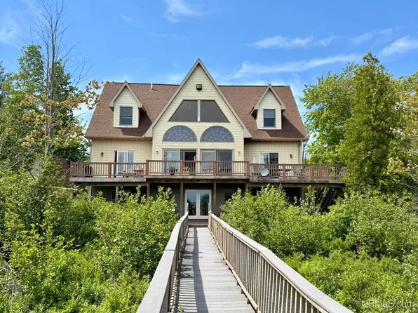 7957 W Us Highway 2, Manistique, MI 49854