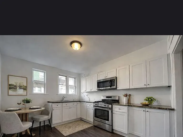 1729 S Edgewood St — Photo 5