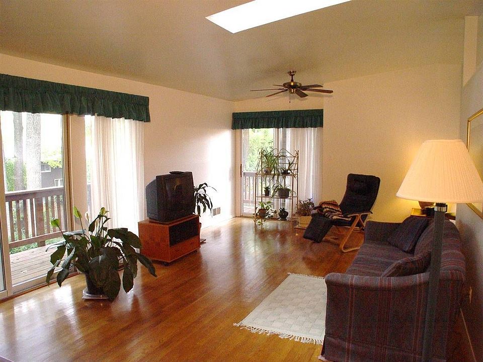 2nd image of 1604 Northcrest Dr